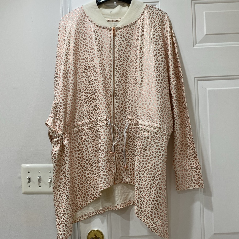 NWOT. Zuda, women’s size 2X, zip-up top. - Picture 10 of 16